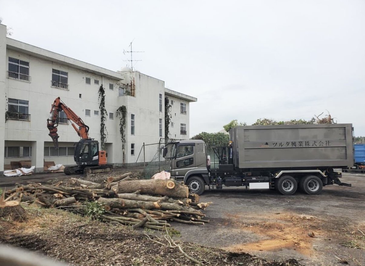 RC造3階建て 解体工事の現場写真